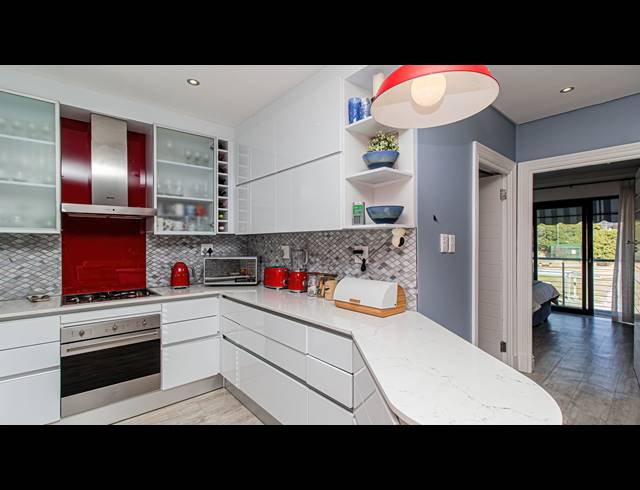 4 BEDROOM HOUSE FOR SALE IN BEACHFRONT